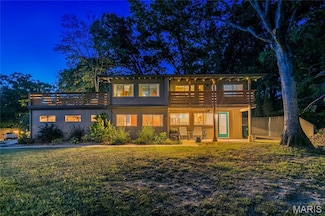 680 Craigwoods Dr, Saint Louis, MO 63122