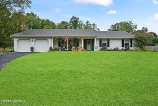 14 Crow Hill Ln, Freehold, NJ 07728
