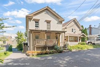3 Maiden Ln, Chatham, NY 12037