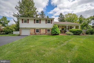 4 Wood Ln, Malvern, PA 19355