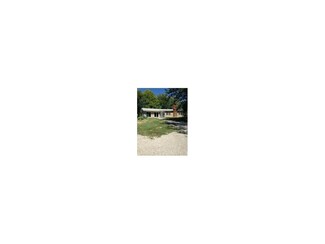 8813 Hickory Ln, Ozawkie, KS 66070