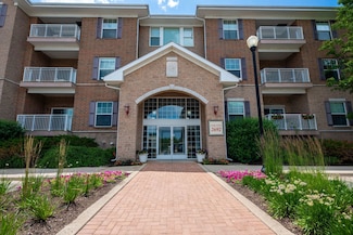 2692 Stone Cir Unit 101, Geneva, IL 60134