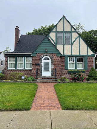 8 Alexine Ave, East Rockaway, NY 11518