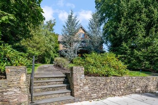 1589 Beacon St, Waban, MA 02468
