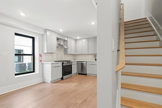13 Manhattan Ave Unit Rear, Jersey City, NJ 07307
