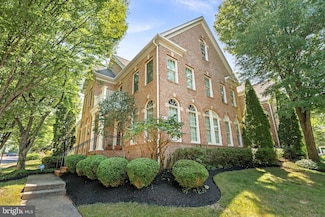 10111 Ballynahown Cir, Fairfax, VA 22030