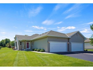 786 Regent Dr, Shakopee, MN 55379