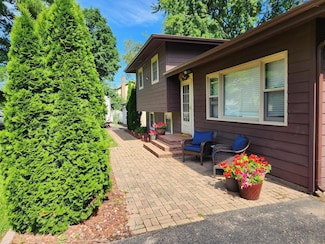 2810 Brentwood Ln, McHenry, IL 60050