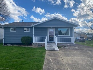 208 38th St, Vienna, WV 26105