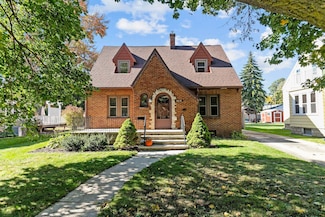 1613 N Division St, Appleton, WI 54911