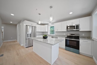 17 Cypress Ln Unit 9, Nashua, NH 03063