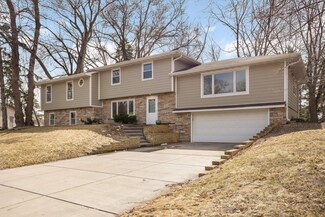 1460 Red Cedar Rd, Saint Paul, MN 55121