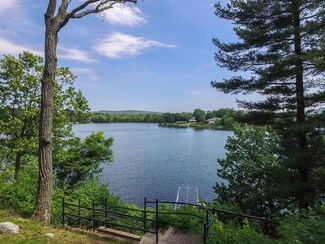 17 Oak St, Southwick, MA 01077