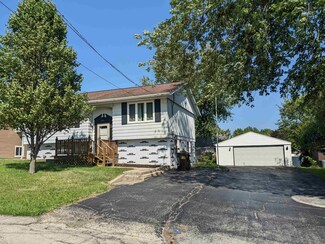 1537 S Bidwell Ave, Freeport, IL 61032