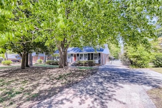 400 Vinecrest Dr, Matthews, NC 28105