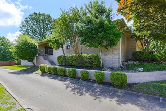 1301 Gleneagles Ct, Little Rock, AR 72211
