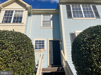 215C Fernwood Place, Warrenton, VA 20186