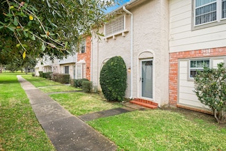 13047 Clarewood Dr, Houston, TX 77072