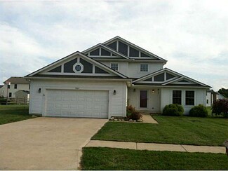 5867 Clover Ln, Walbridge, OH 43465