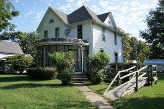 210 N Indiana Ave, de Land, IL 61839