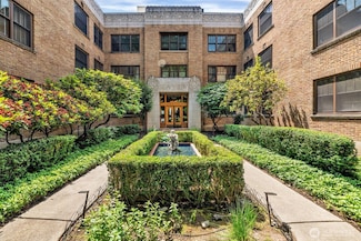519 W Roy St Unit 211, Seattle, WA 98119