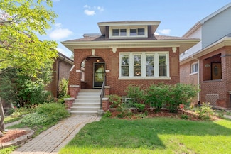 936 N Ridgeland Ave, Oak Park, IL 60302