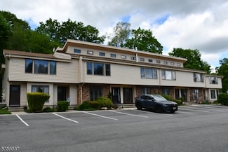415 Iroquois Ct Unit 415, Lafayette, NJ 07848