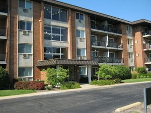 2234 S Goebbert Rd Unit 122, Arlington Heights, IL 60005