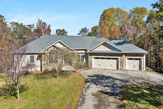 138 Binnacle Dr, Moneta, VA 24121