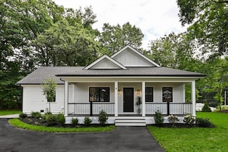 8 Bellflower Rd, North Reading, MA 01864