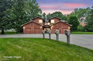 2709 Graham Rd, Stow, OH 44224