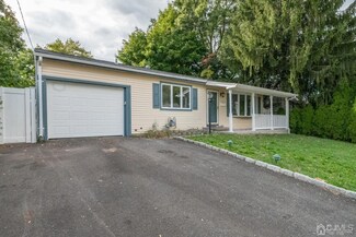11 Walnut Ln, Parlin, NJ 08859