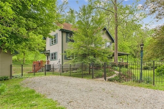 431 Scenic Dr, Daisytown, PA 15427