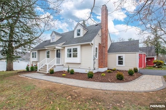86 Lake Dr E, Wayne, NJ 07470