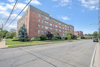 280 Guy Lombardo Ave Unit 5O, Freeport, NY 11520