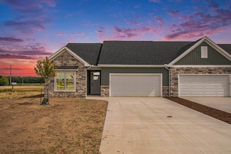 372 Wellfield Dr Unit 82A, Nappanee, IN 46550