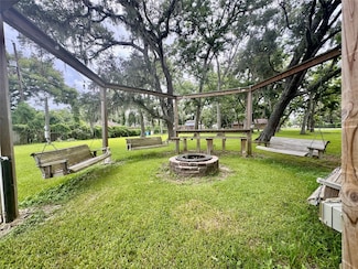 507 Humble Dr, West Columbia, TX 77486