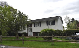 324 California Ave, Shenandoah, PA 17976