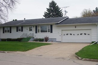 203 10th St NW, Waukon, IA 52172