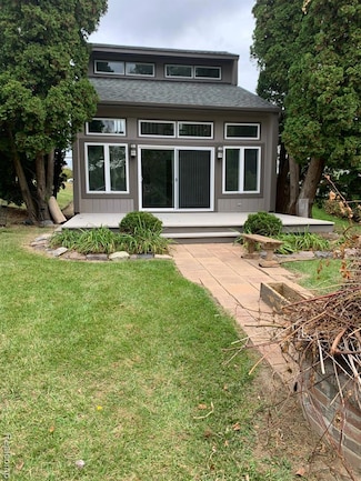 11602 Norway Dr, Hartland, MI 48353