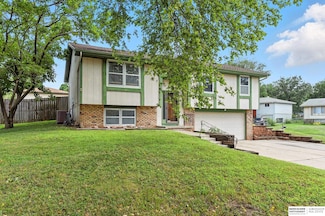 11231 Roxbury Dr, Omaha, NE 68137