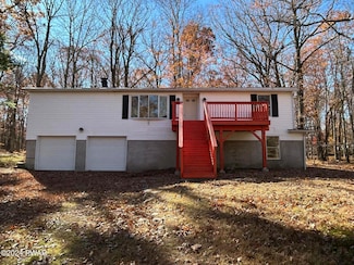 107 Lower Lakeview Dr, Hawley, PA 18428