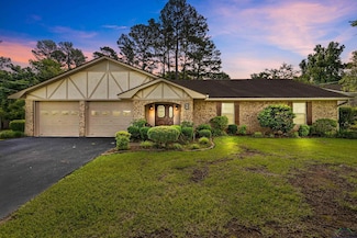 8 Honeysuckle Ln, Longview, TX 75605