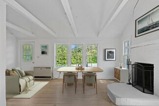130 Wing Rd, Oak Bluffs, MA 02557