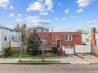 31 Barnes St, Long Beach, NY 11561