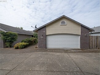 811 NW Meadows Dr, McMinnville, OR 97128