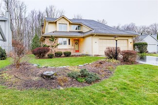 25 Old Winding Ln, Fairport, NY 14450