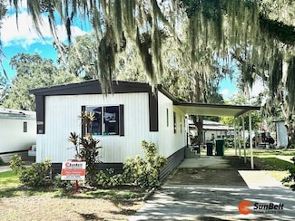 907 Pamela St, Wildwood, FL 34785