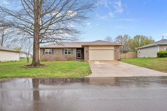 1532 Danielle Dr, Lebanon, MO 65536