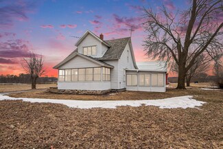3921 9th St, Wayland, MI 49348